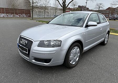Audi A3 1.6 Attraction KLIMA/AHK/TÜV/ALU/8-FACH