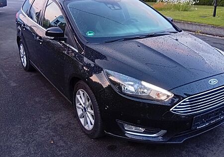 Ford Focus 1,5 Turnier Titanium Automatik Navi Scheck