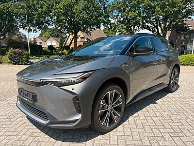 Toyota bZ4X  Lounge PANO/ JBL