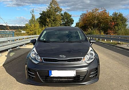 Kia Rio 1.2 UEFA EURO 2016 / Standheizung