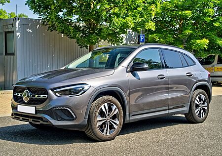Mercedes-Benz GLA 220 d 360° Distronic AHK