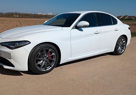 Alfa Romeo Giulia 2.2 Diesel 16V 132 kW Super, weiß top