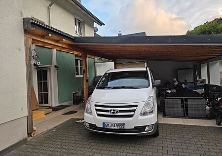 Hyundai H-1 Starex