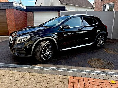 Mercedes-Benz GLA 200 - PEAK Edition - AMG Line
