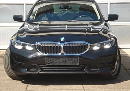 BMW 320dA Touring Sport Line Panorama Ahk Kamera LED