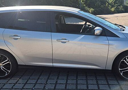 Ford Focus 1,5TDCi Kombi DPF NEU !!