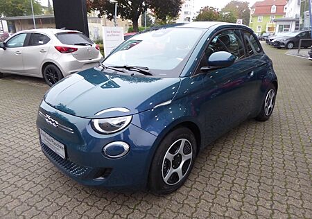 Fiat 500E Action