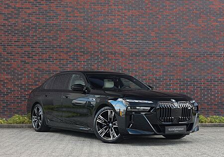 BMW M760e xDrive *SkyLounge*Individual*B&W*