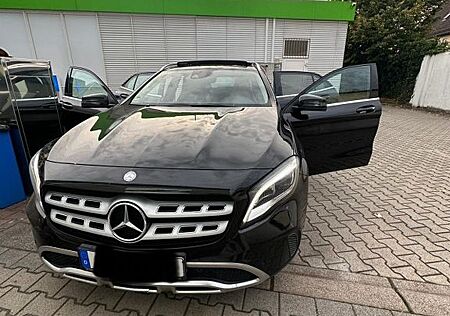 Mercedes-Benz GLA 200 d AMG Line, Pano., Harman-Kardon Sound.,