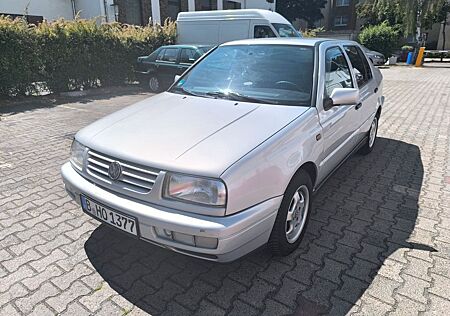 VW Vento Volkswagen 1.8 GLX GLX