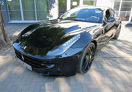 Ferrari FF SCHECKHEFTGEPFLEGT bei PTU überholt