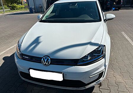 VW Golf Volkswagen e- e-