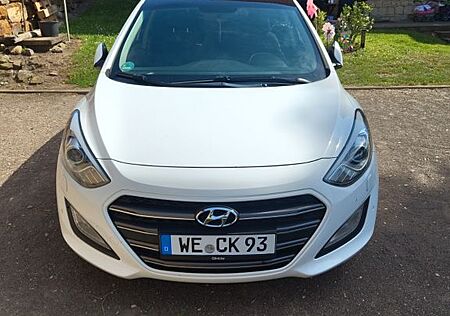 Hyundai i30 blue 1.6 CRDi 100kW Premium DCT Premium