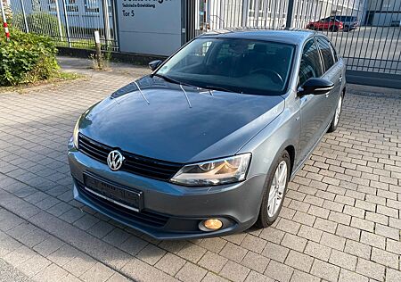 VW Jetta Volkswagen VI Match 1.6 TDI AUTOMATIK KLIMA ALUFELGEN