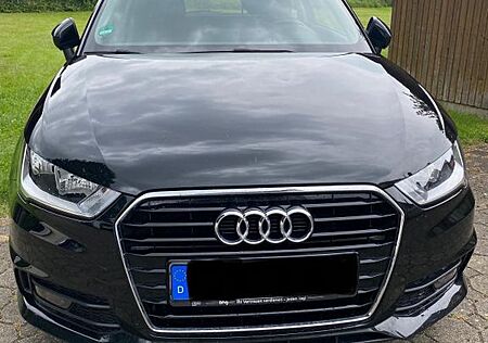 Audi A1 1.0 TFSI ultra - S line Exterieurpaket