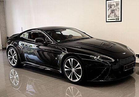 Aston Martin V12 Vantage 6 Gang Manuell.5.200km 1.Hd.Deutsch