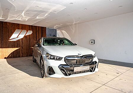 BMW i5 M60 xdrive G61, M pack, Pano, Bowers  Wilk