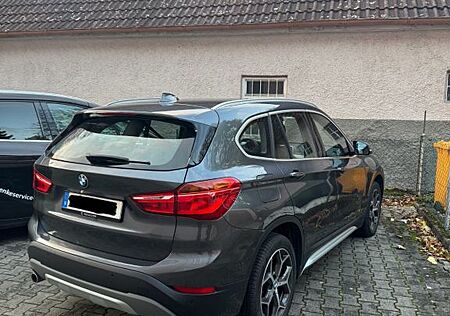 BMW x1 sDrive18i xLine | M-Paket Lenkrad Bremse Gas