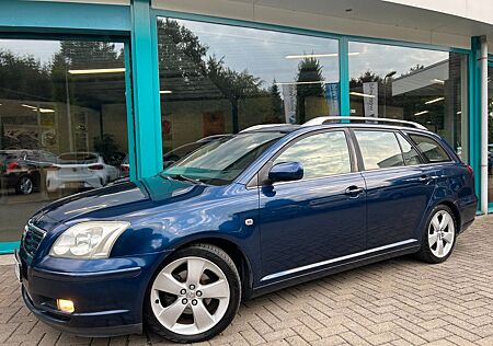 Toyota Avensis KOMBI 2.0 EXECUTIVE LEDER, PDC, 17-ZOLL