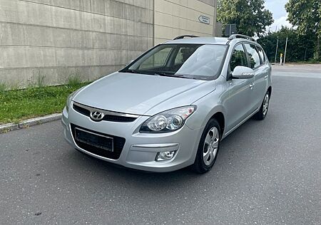 Hyundai i30 cw Comfort*Automatik*2 Besitz*SHZ*Tüv Neu**