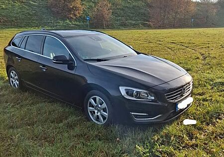 Volvo V60 D4 Geartronic Summum 8-Fach bereift Tüv 04/2