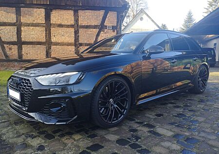 Audi RS4 B&O, RS-Abgasanl., HUD, MATRIX, "full black"