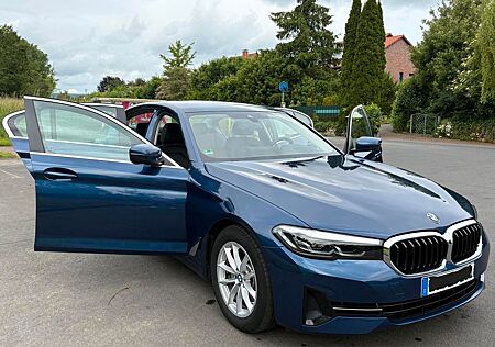 BMW 520i Driving Assist, AHK schwenkb., Headup-Displ