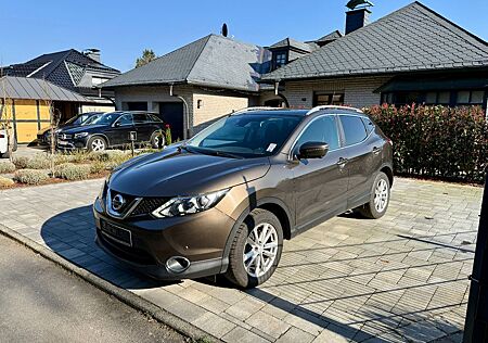 Nissan Qashqai Tekna 4x4 1.Hand Scheckheft Topzustand