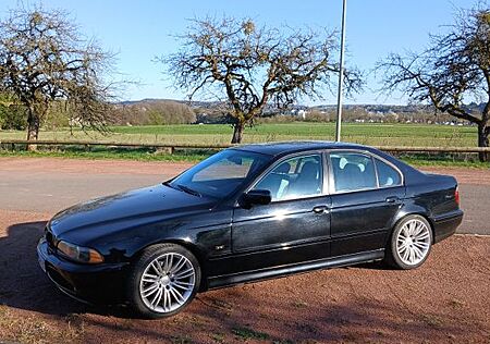 BMW 520i A Limousine Shadow Line