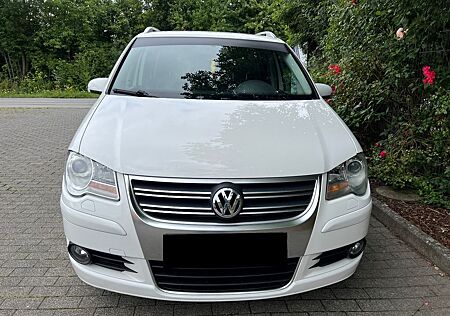 VW Touran Volkswagen Highline R-Line-Paket
