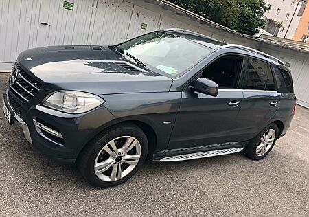 Mercedes-Benz ML 350 CDI*SPORTPAKET*LUFTFEDER*19 ZOLL*