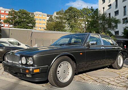 Jaguar XJ40