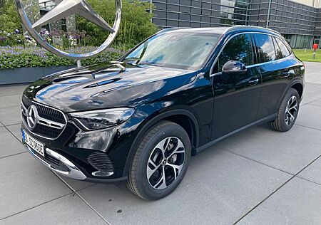 Mercedes-Benz GLC 300 e 4Matic PARKTRONIC+MBUX+CARPLAY
