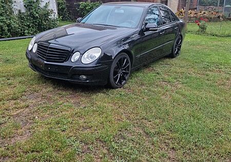 Mercedes-Benz E 200 KOMPRESSOR AVANTGARDE Avantgarde