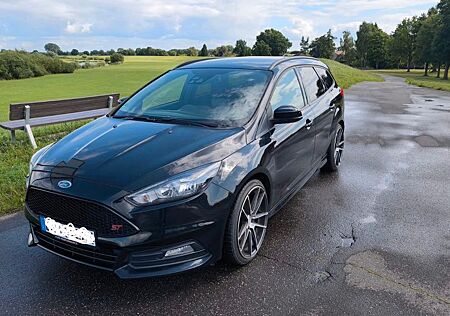 Ford Focus 2,0 EB ST Turnier ST