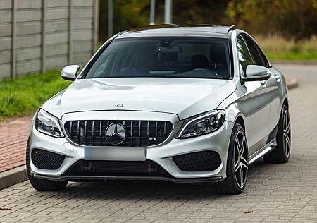 Mercedes-Benz C 300 AMG Line Autom. 4-matic !!