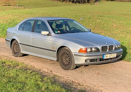 BMW 523i E39 Limousine