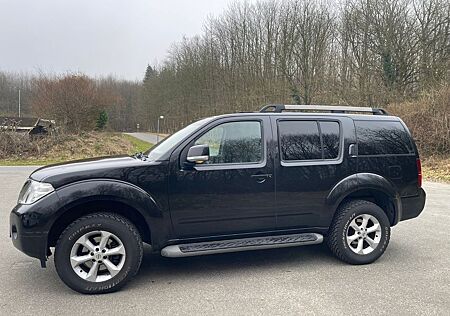 Nissan Pathfinder 2.5 dCi DPF LE 4WD LE