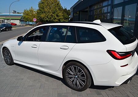 BMW 330 Baureihe 3 Touring e M Sport Leder Top