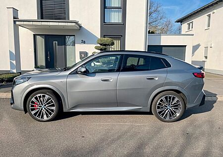 BMW iX2 xDrive30, M-Sport-Pro, HUD, Pano, 22KW Laden