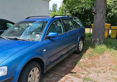 VW Passat Variant Volkswagen 1.6 Basis