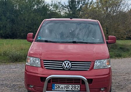 VW T5 Kombi Volkswagen mit neuen Motor 30000km