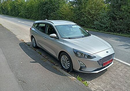 Ford Focus 1,5 TDCi Titanium LED/NaviACC/AHK el./1.HD