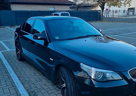 BMW 523i -