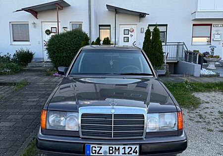 Mercedes-Benz E 230 E 220