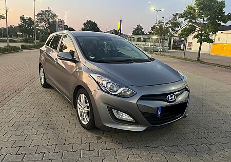 Hyundai i30 CW 1.6 CRDi 81kW Intro Edition Intro Edition