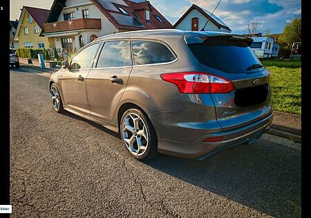 Ford Focus 2,0TDCi 120kW PowerSh. Titanium Turnie...