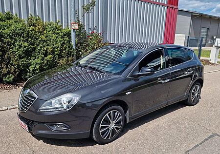 Lancia Delta 1.6 d Gold / Leder / Navi / LED