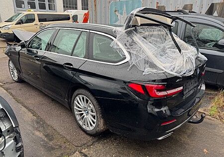 BMW 530i xDrive Touring Aut Luxury*HUD*Pano*Assist*
