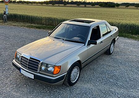 Mercedes-Benz 230 230E W124